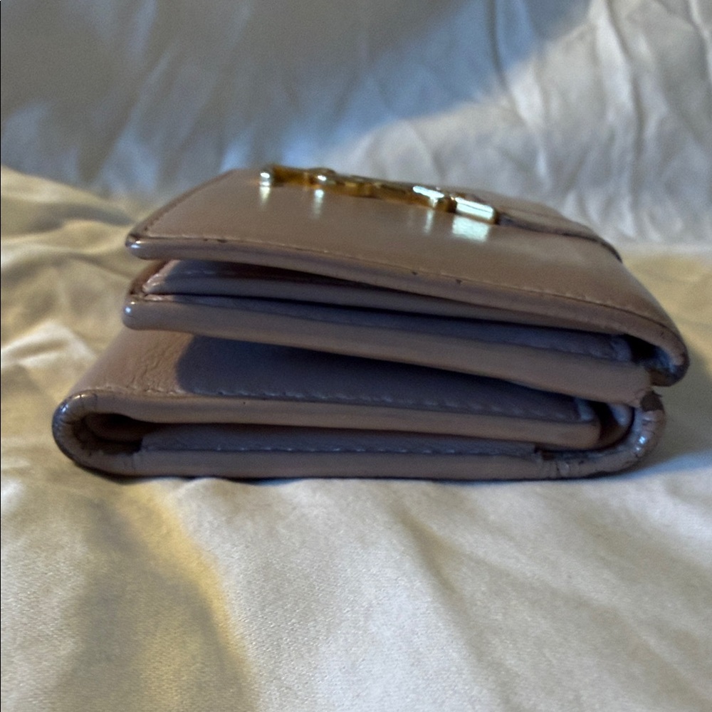 Yves Saint Laurent Beige Leather Wallet with Gold Logo - Picture 5 of 7